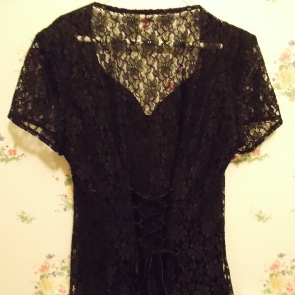 Elegant Laura black lace formal dress in sz 9 - Picture 3 of 5